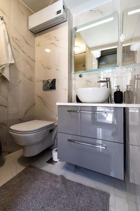 Appartement Plaka Rafaela Elegant Urban Retreat In Athens Historic Heart Extérieur photo