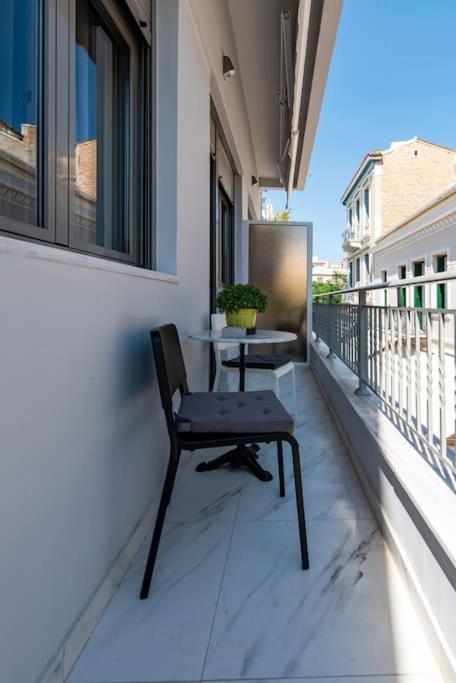 Appartement Plaka Rafaela Elegant Urban Retreat In Athens Historic Heart Extérieur photo