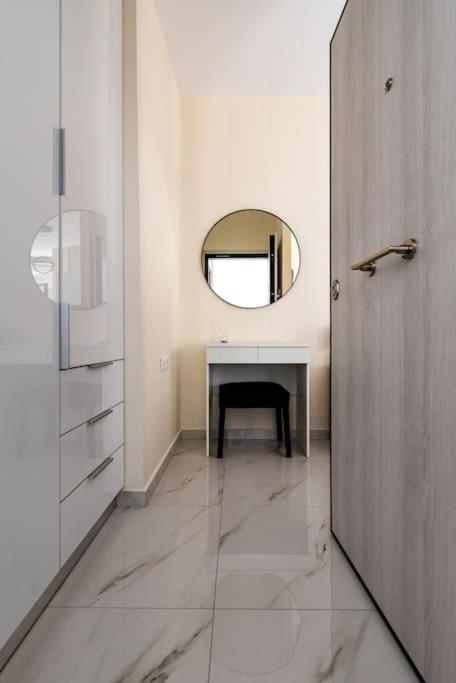 Appartement Plaka Rafaela Elegant Urban Retreat In Athens Historic Heart Extérieur photo